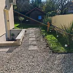 Yellow With Free Parking アパート リュブリャナ