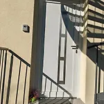 アパート Yellow With Free Parking リュブリャナ