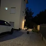 アパート Yellow With Free Parking リュブリャナ