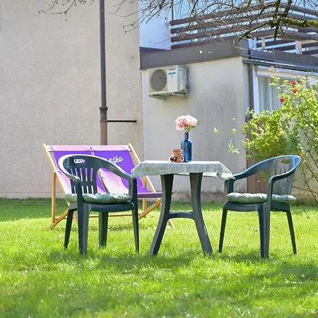 Yellow With Free Parking * Liubliana