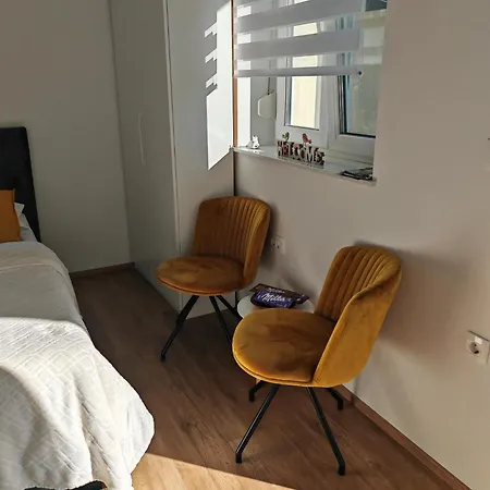 Yellow With Free Parking Apartment *