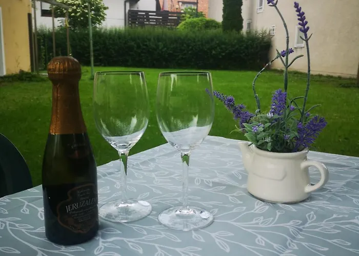 Yellow With Free Parking Apartmán *