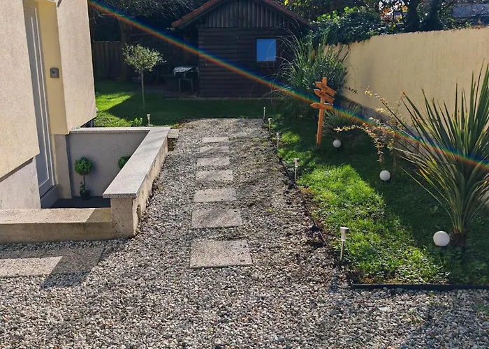 Yellow With Free Parking דירה לובליאנה